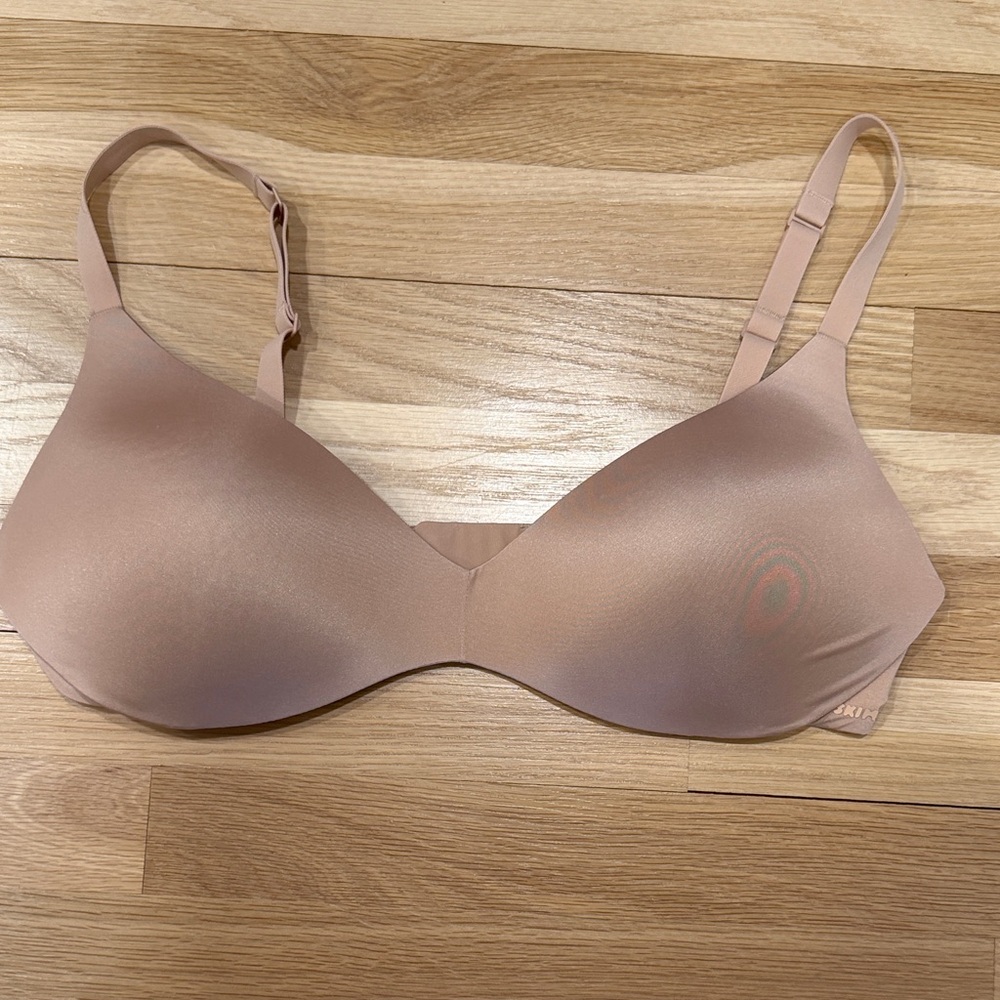SKIMS Wireless Plunge Push Up T-Shirt Bra